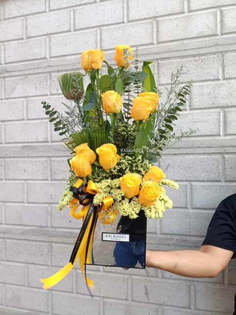 1doz. Yellow Ecuadorian Rose Mirror Arr. - Image 1
