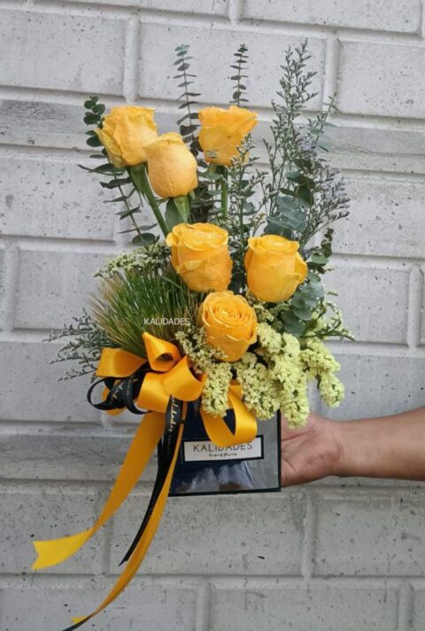 6stem Yellow Ecuadorian Rose Mirror Arr. - Image 1