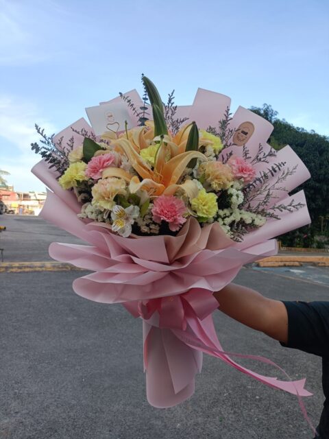 bouquet mixflower Bouquet mixflower( 4 peach,4 pink,4 yellow carnation with 1 stem lilium peach) - Image 1